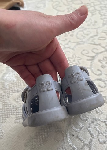 22 Beden Gri Erkek Çocuk Tokalı Kauçuk Terlik