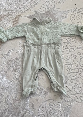 Gri Dantelli Nakışlı Bebek Tulum