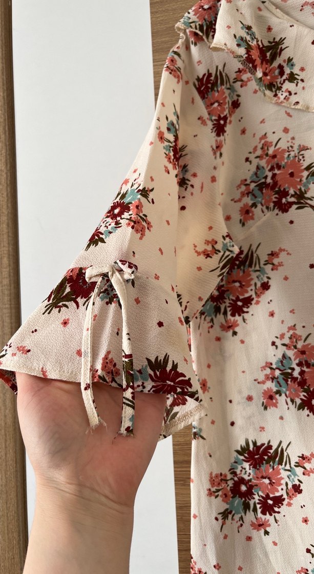 Bej Çiçekli Volanlı Bohem Kadın Bluz - Görsel 2