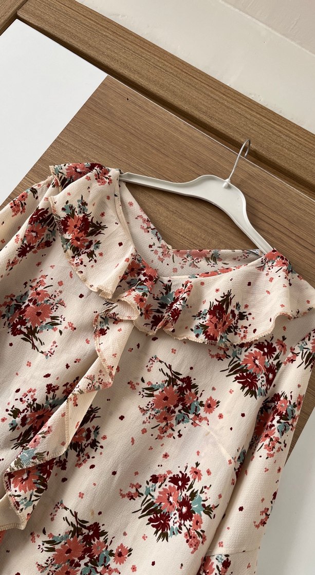 Bej Çiçekli Volanlı Bohem Kadın Bluz - Görsel 3