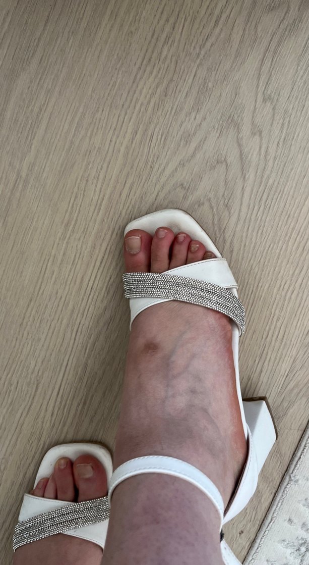 Beyaz Tokalı Kadın Topuklu Sandalet - Görsel 3