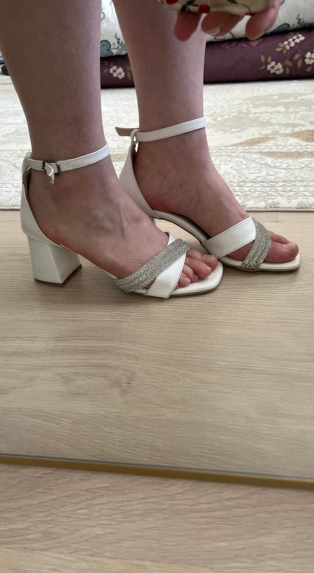 Beyaz Tokalı Kadın Topuklu Sandalet - Görsel 2