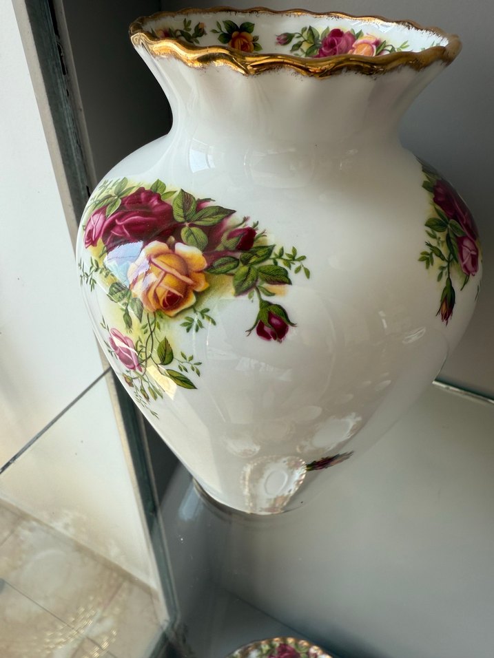 Çiçek Desenli Beyaz Seramik Vazo royal alber - Görsel 2