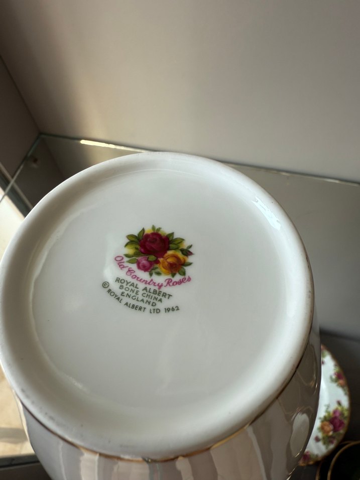 Çiçek Desenli Beyaz Seramik Vazo royal alber - Görsel 3