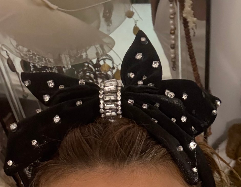 Siyah Taşlı Gotik Fiyonk Saç Bandı - Görsel 3