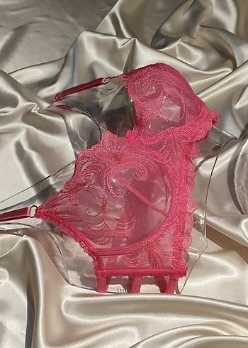 diğer Beden İşlemeli Mini Pembe Bohem Sütyen Takımı