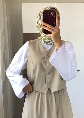 Bej yelekli takım - Görsel 2