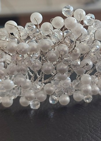 Diğer inci ve kristal boncuk detaylı gelin taçı