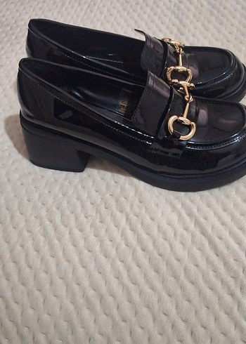 Siyah Parlak rugan gold toka detay kadın loafer - Görsel 2