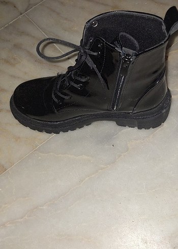 Siyah Rugan Bağcıklı  Topuklu Botlar - Görsel 3