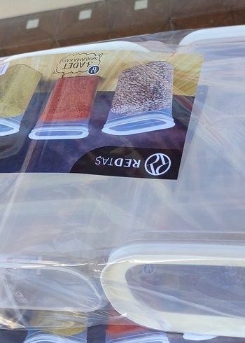 Parlak Çok Renkli Plastik Saklama Kabı