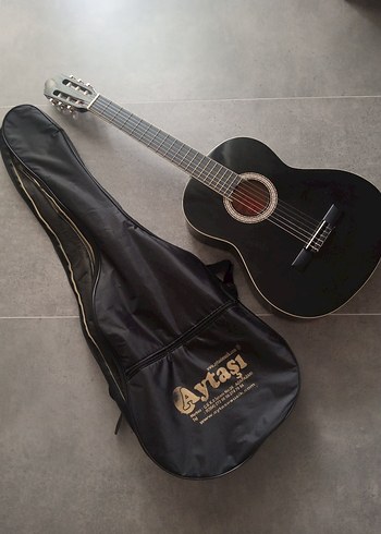 Siyah Klasik Gitar ve Taşıma Kılıfı