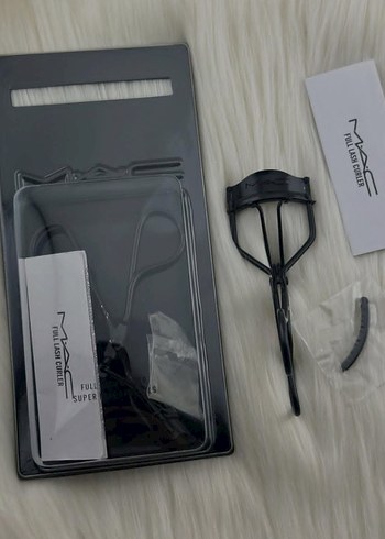 MAC Siyah Kirpik Kıvırıcı