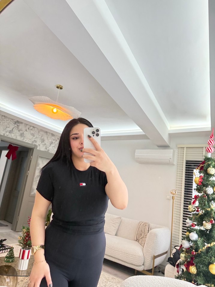 Kadın Siyah Kısa Kollu Tişört - Görsel 3