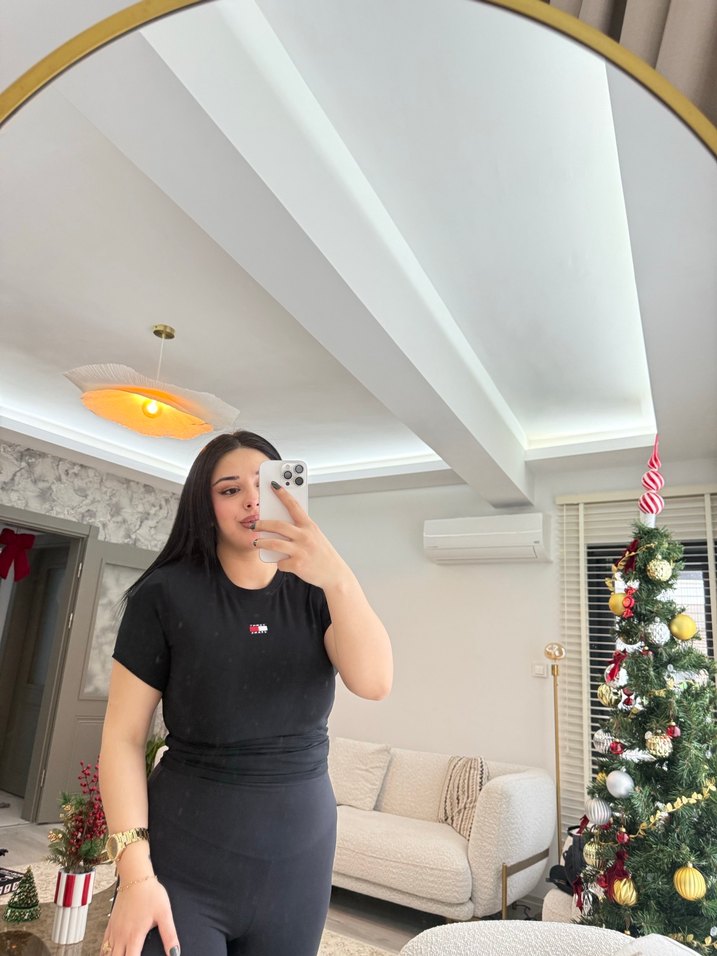 Kadın Siyah Kısa Kollu Tişört - Görsel 4