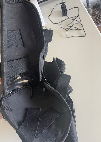 Kemerli Siyah Gotik Motosiklet Dizlikleri - Görsel 4