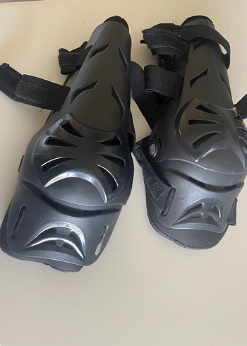 Kemerli Siyah Gotik Motosiklet Dizlikleri - Görsel 2