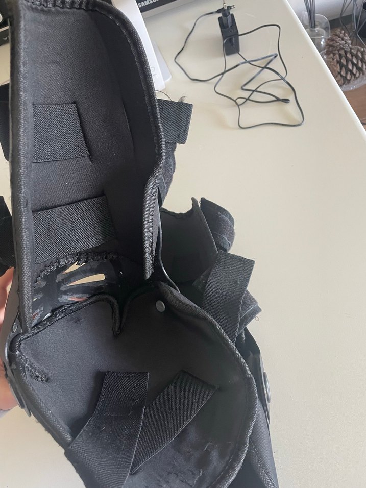 Kemerli Siyah Gotik Motosiklet Dizlikleri - Görsel 4