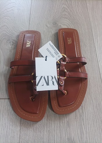 Zara Kadın Deri Toka Detaylı Kahverengi Terlik