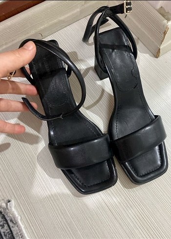 Siyah Kadın Topuklu Minimalist Sandalet