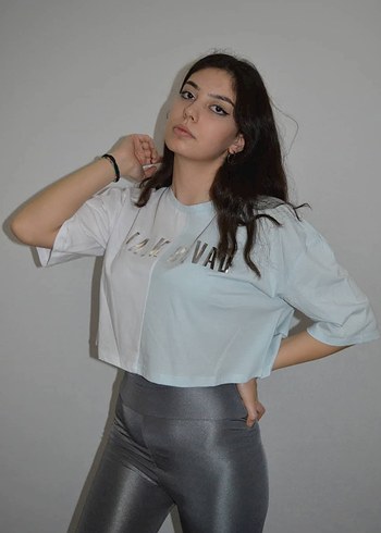 Gri Mini Baskılı Kadın Tişört