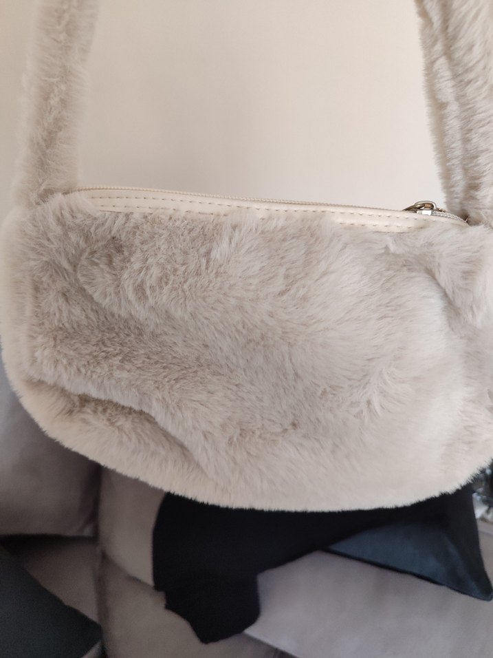 Beyaz Kürklü Kadın Omuz Çantası - Görsel 2