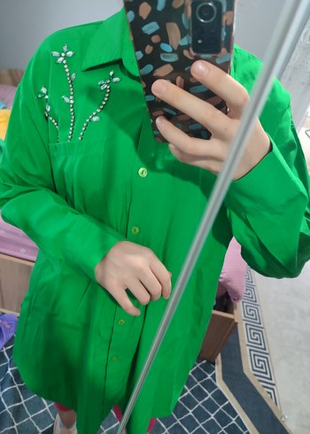 Uzun Kollu Yeşil Nakışlı Kadın Gömlek - Görsel 4