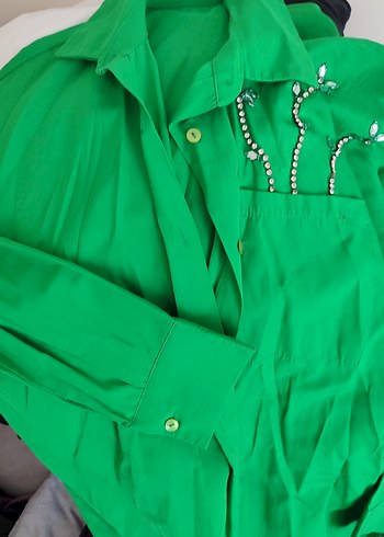 Uzun Kollu Yeşil Nakışlı Kadın Gömlek - Görsel 2