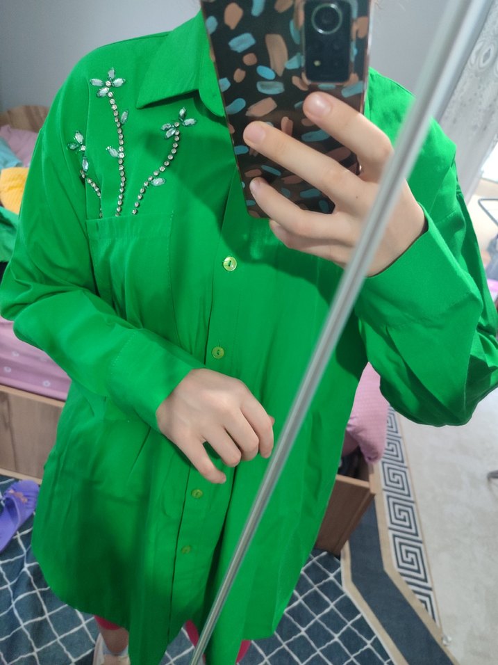 Uzun Kollu Yeşil Nakışlı Kadın Gömlek - Görsel 4