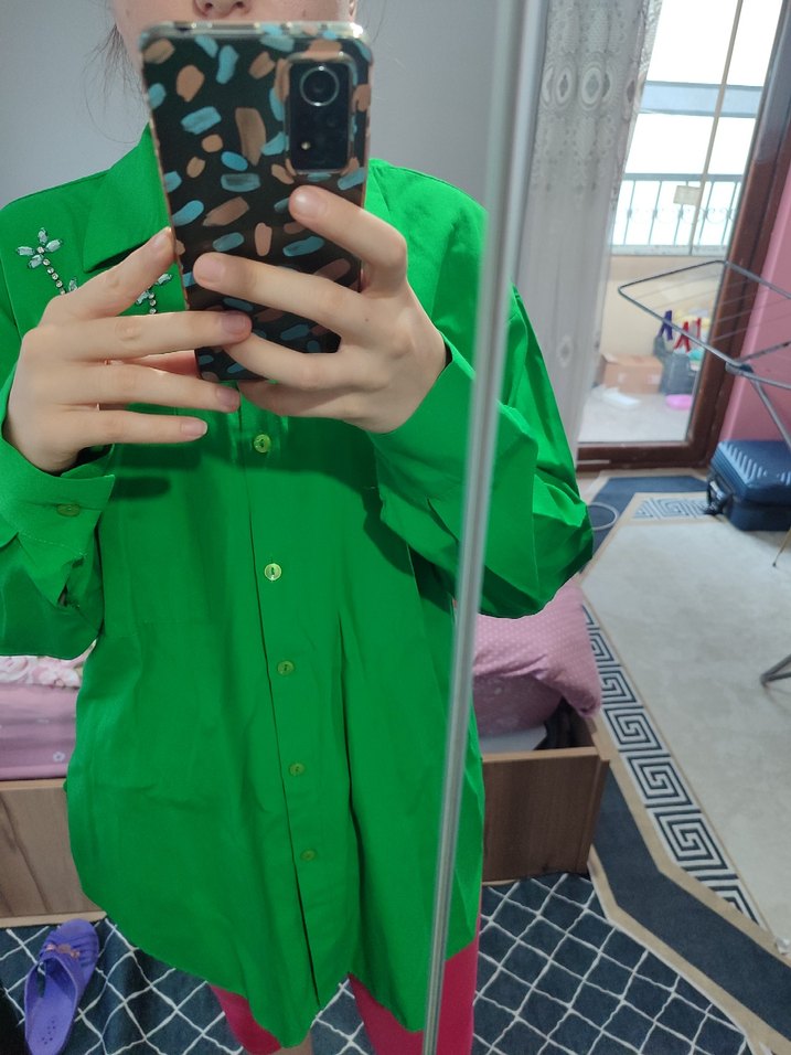 Uzun Kollu Yeşil Nakışlı Kadın Gömlek - Görsel 3