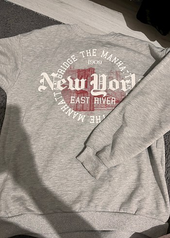 Diğer New York Temali Krem Sweetshirt