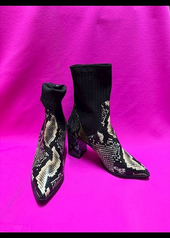 Yılan Desenli Topuklu Kadın Bot kaliteli işçilik ve malzeme k548 - Görsel 2