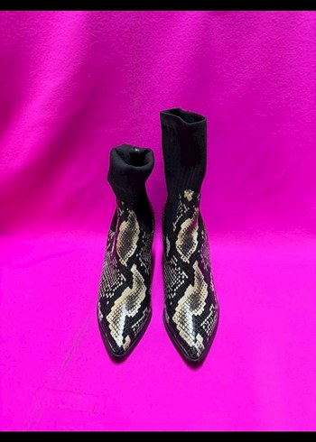 Yılan Desenli Topuklu Kadın Bot kaliteli işçilik ve malzeme k548 - Görsel 3