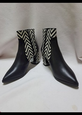 Siyah Desenli Kadın Bot kaliteli işçilik ve malzeme k437 - Görsel 2