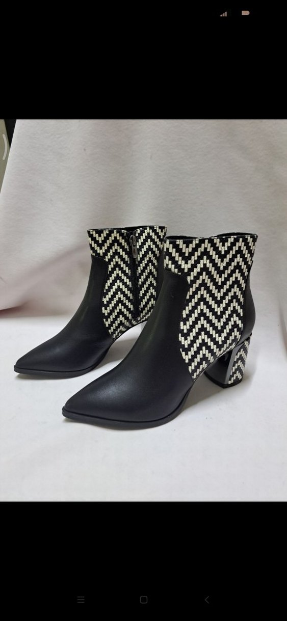 Siyah Desenli Kadın Bot kaliteli işçilik ve malzeme k437 - Görsel 3