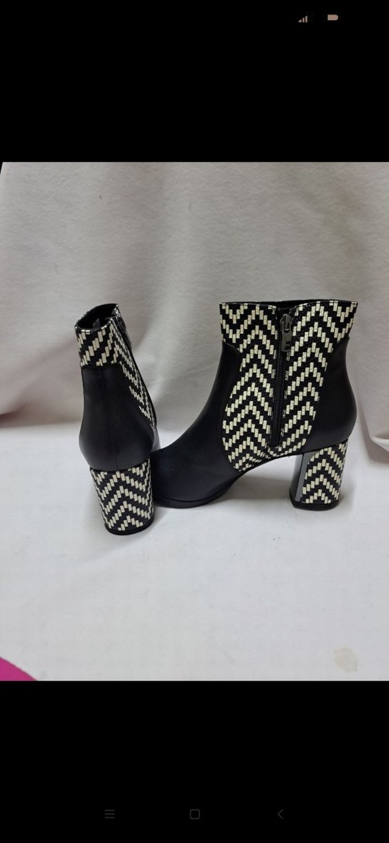 Siyah Desenli Kadın Bot kaliteli işçilik ve malzeme k437 - Görsel 4