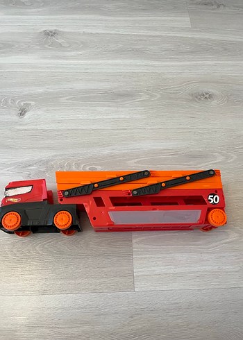 Beden Hot Wheels Mega Kırmızı Oyuncak Tır