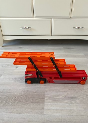 Hot Wheels Mega Tır