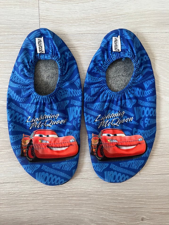 Mavi Erkek Çocuk Cars Desenli Deniz Şortu ve Ayakkabı - Görsel 5