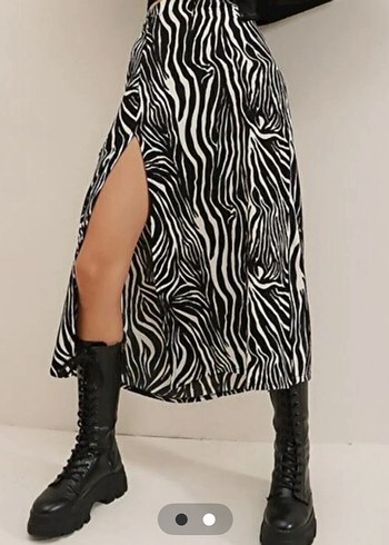 Diğer Zebra Desenli Deri Midi Etek