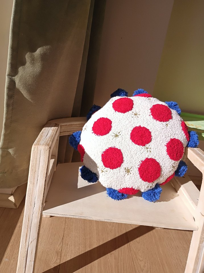 punch işlemeli top yastık - Görsel 3