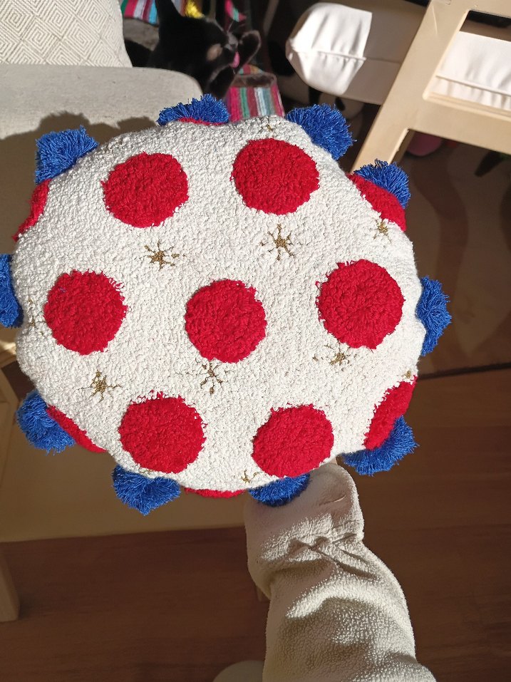 punch işlemeli top yastık - Görsel 4