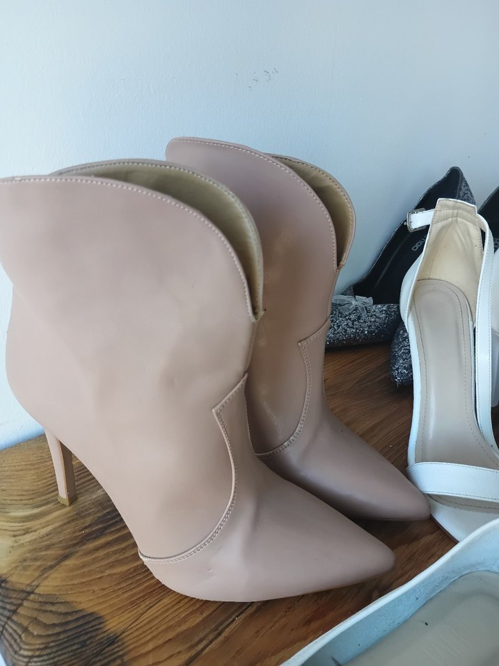 Bej Deri Bağcıklı Stiletto Topuklu Kadın Bot - Görsel 5