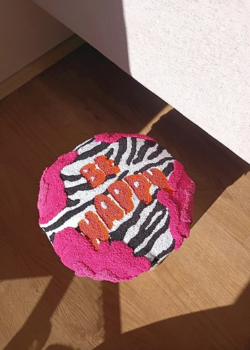 Renkli "Be Happy" Kedi Minderi - Görsel 2