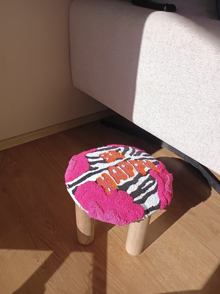 Renkli "Be Happy" Kedi Minderi - Görsel 3