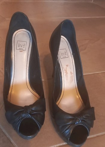 Siyah Fiyonklu Stiletto Topuklu Kadın Ayakkabı