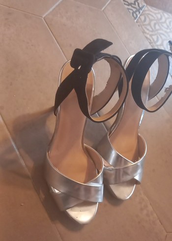 40 Beden Metalik Tokalı Platform Topuklu Kadın Ayakkabı
