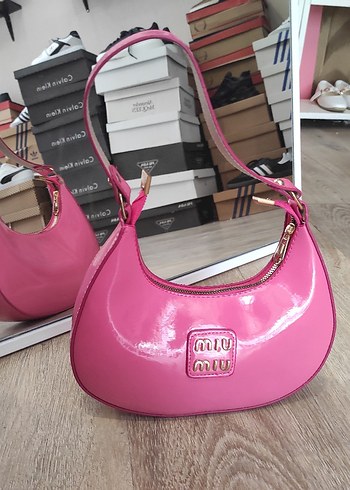 Parlak Pembe Deri Kadın Omuz Çantası