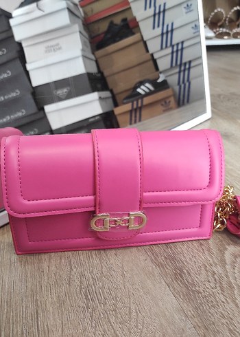 Pembe Deri Tokalı Kadın Çantası