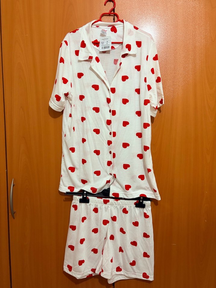 Beyaz Kırmızı Kalp Desenli V Yaka pijama takımı - Görsel 3